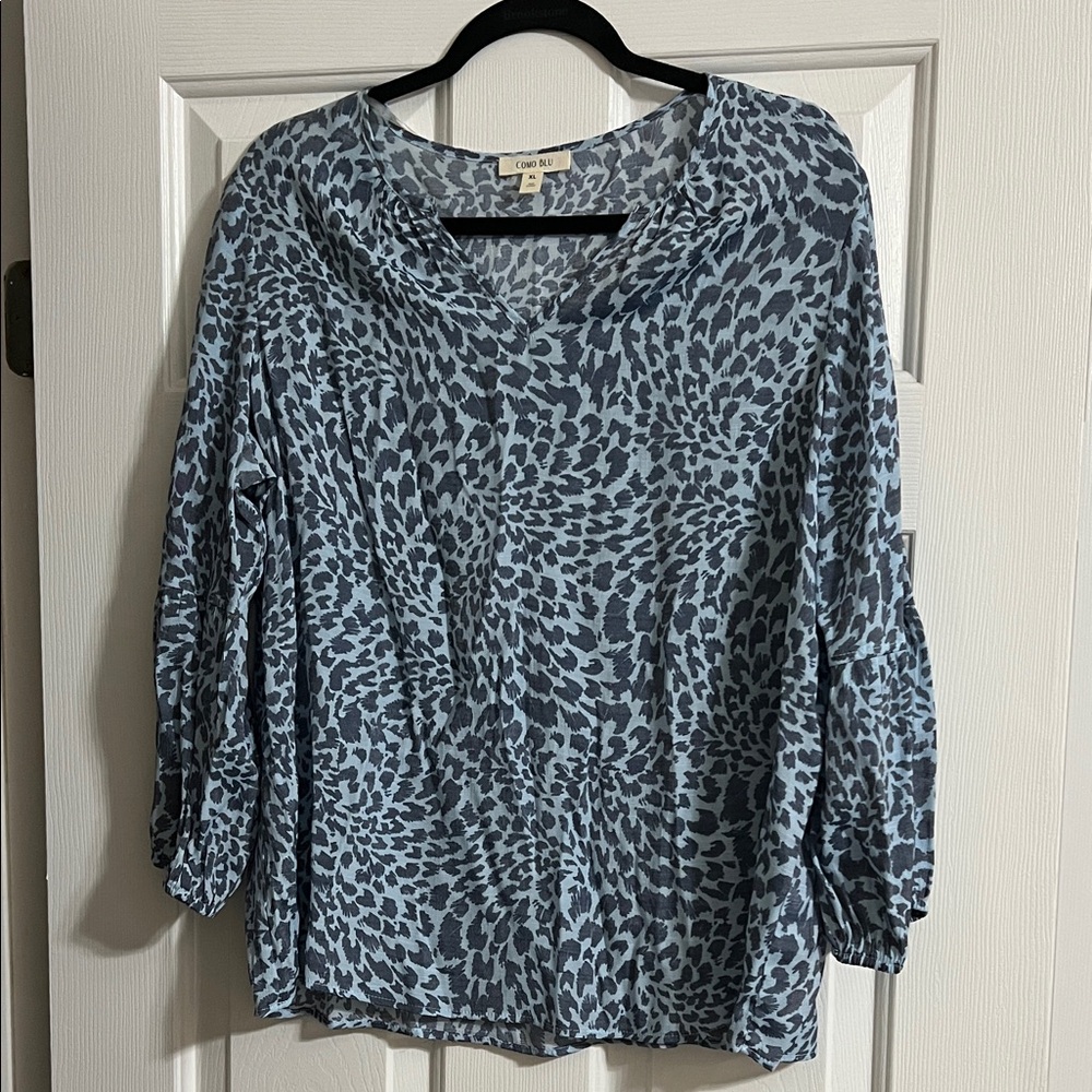 Como Blu Leopard Print Light Blue and Navy Long Sleeve V Neck Blouse Size Large